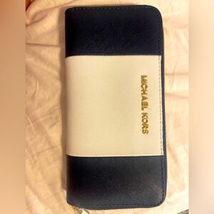 Michael Kors Navy Wallet Good condition